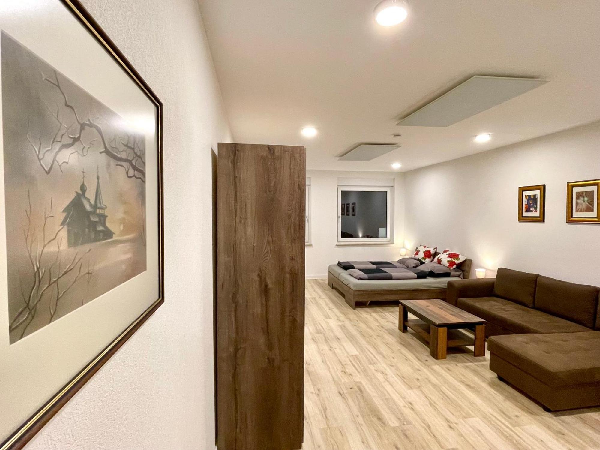 Neu Grosse Einzimmerwohnung Im Zentrum Goldstadt Pforzheim Schloessle Kültér fotó