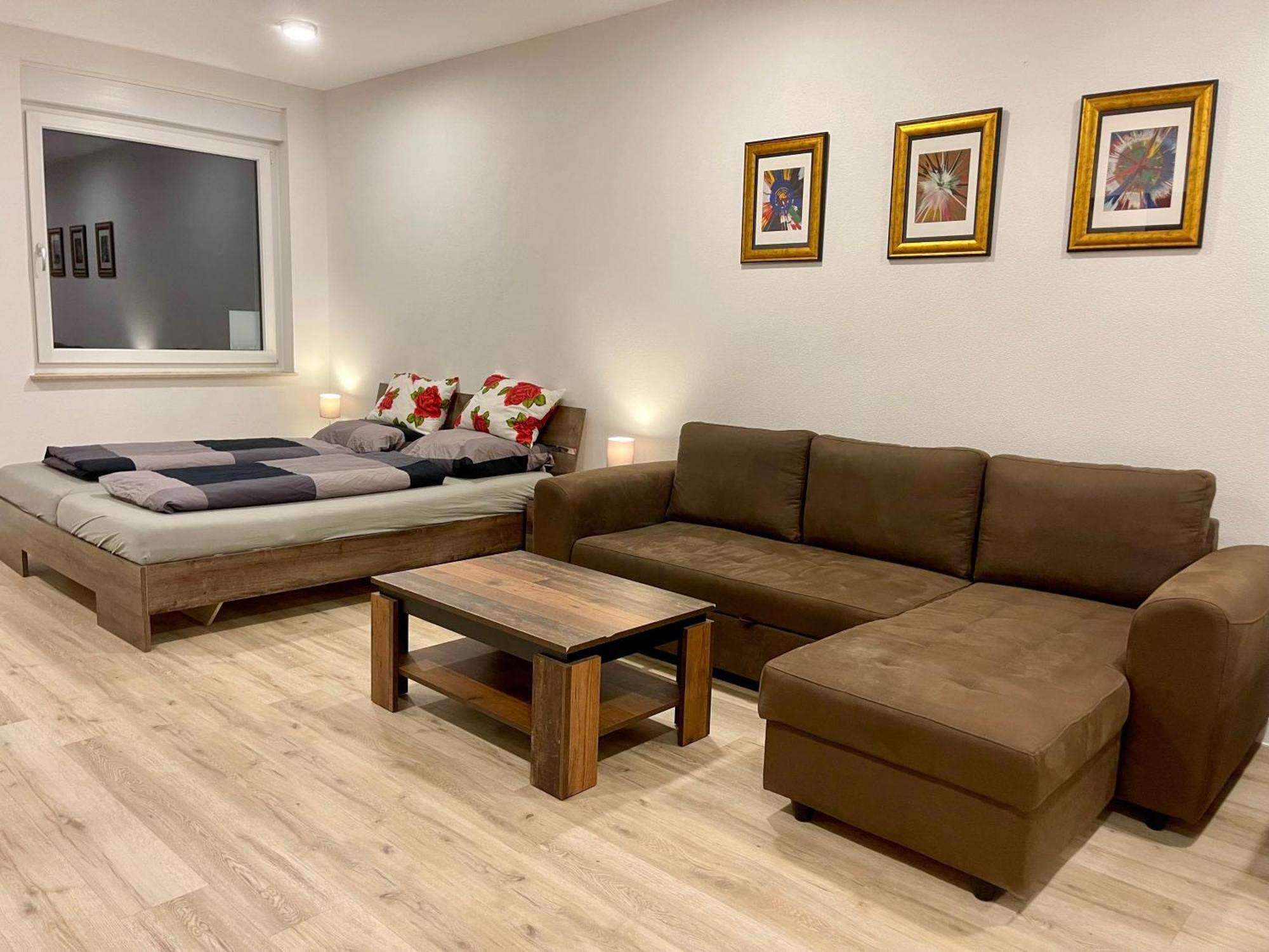 Neu Grosse Einzimmerwohnung Im Zentrum Goldstadt Pforzheim Schloessle Kültér fotó