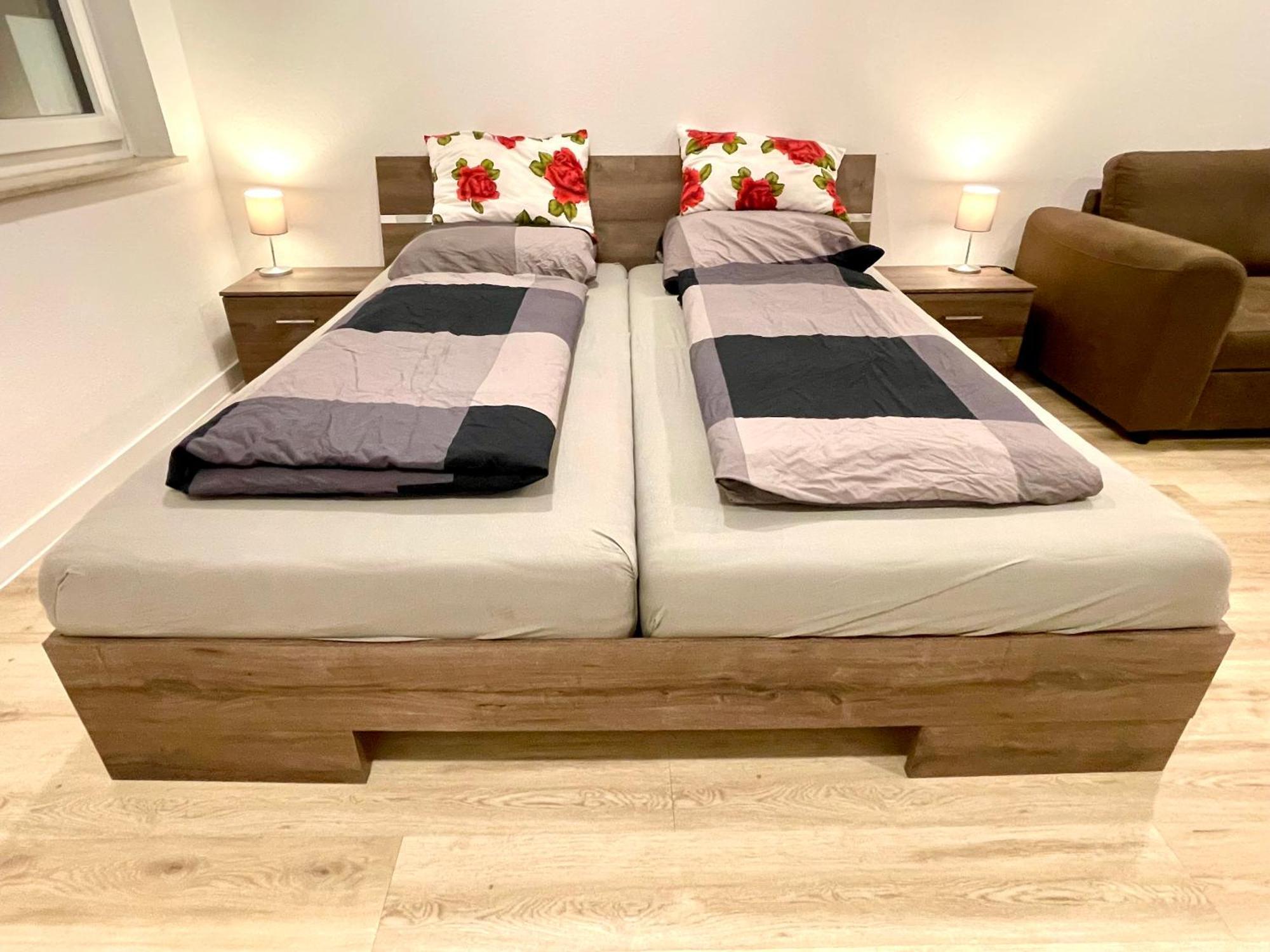 Neu Grosse Einzimmerwohnung Im Zentrum Goldstadt Pforzheim Schloessle Kültér fotó