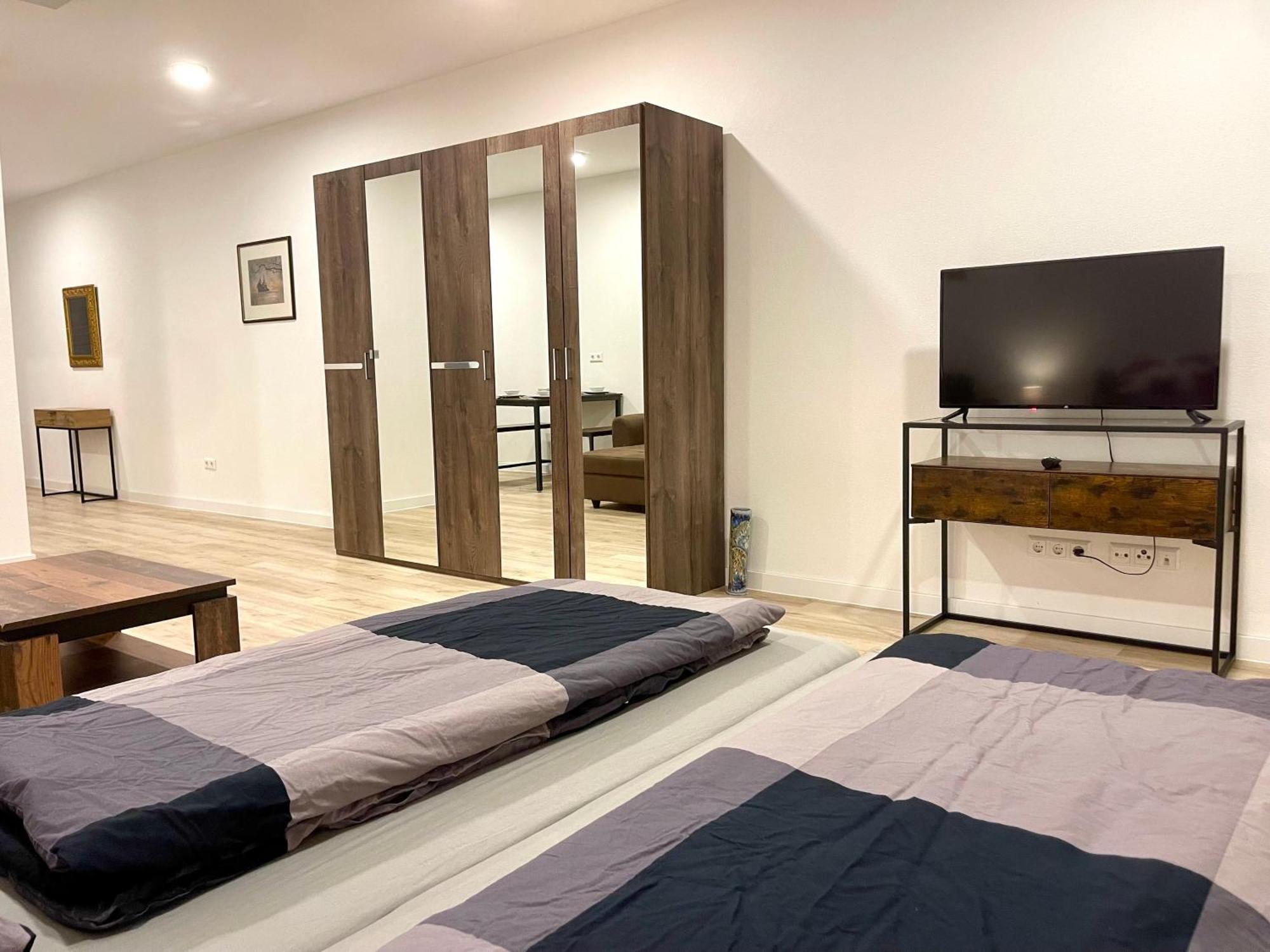 Neu Grosse Einzimmerwohnung Im Zentrum Goldstadt Pforzheim Schloessle Kültér fotó