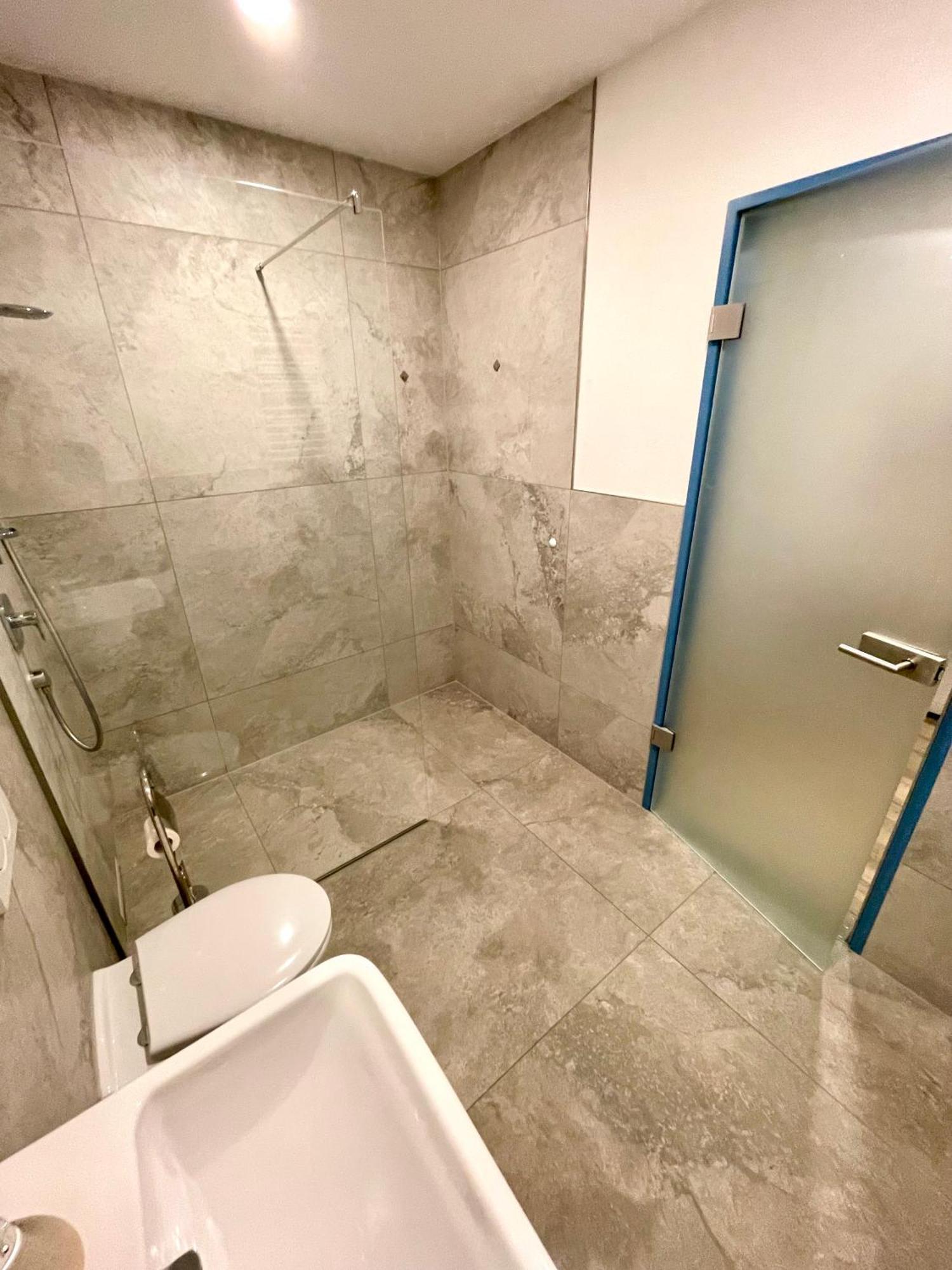 Neu Grosse Einzimmerwohnung Im Zentrum Goldstadt Pforzheim Schloessle Kültér fotó