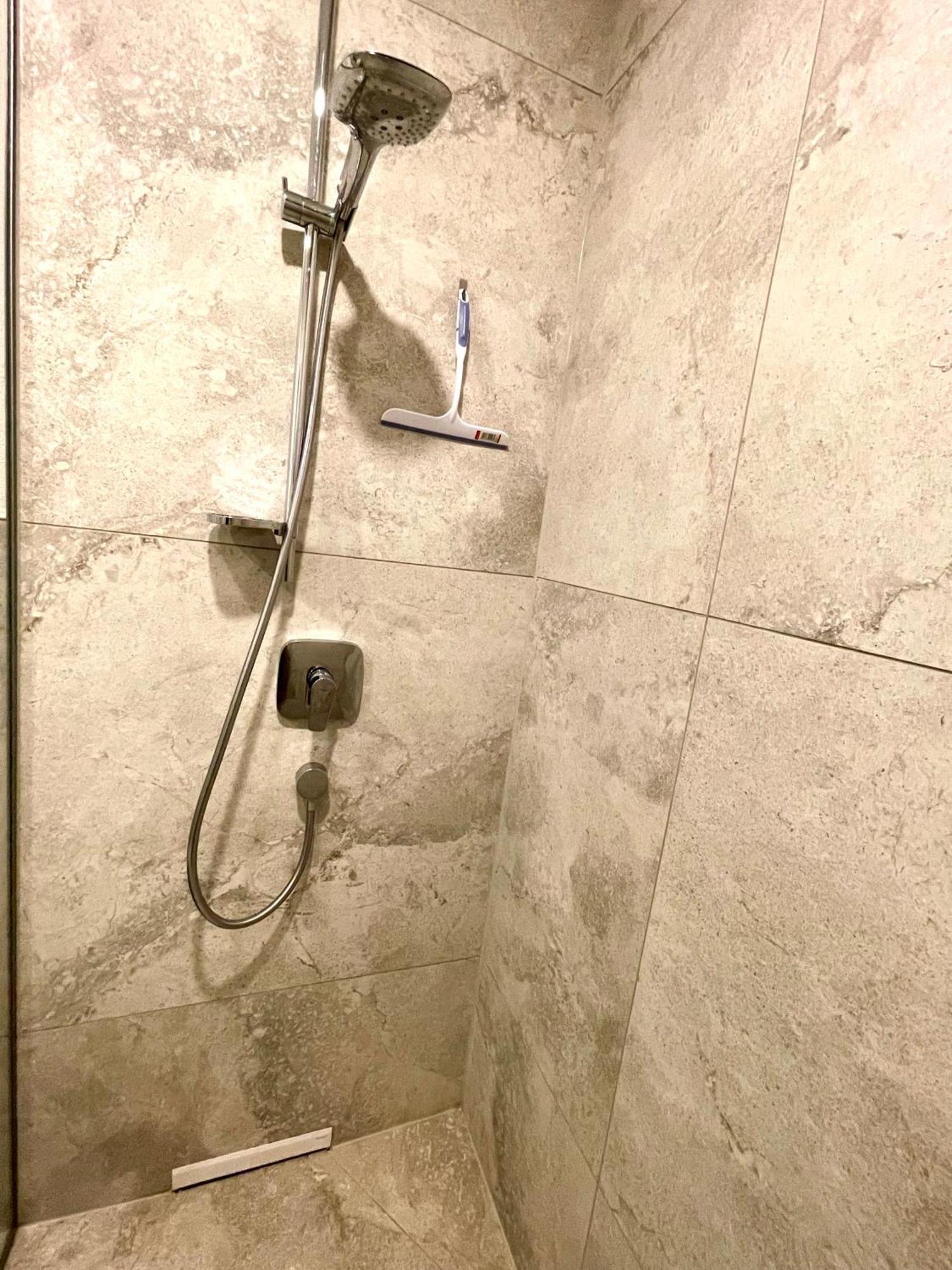 Neu Grosse Einzimmerwohnung Im Zentrum Goldstadt Pforzheim Schloessle Kültér fotó