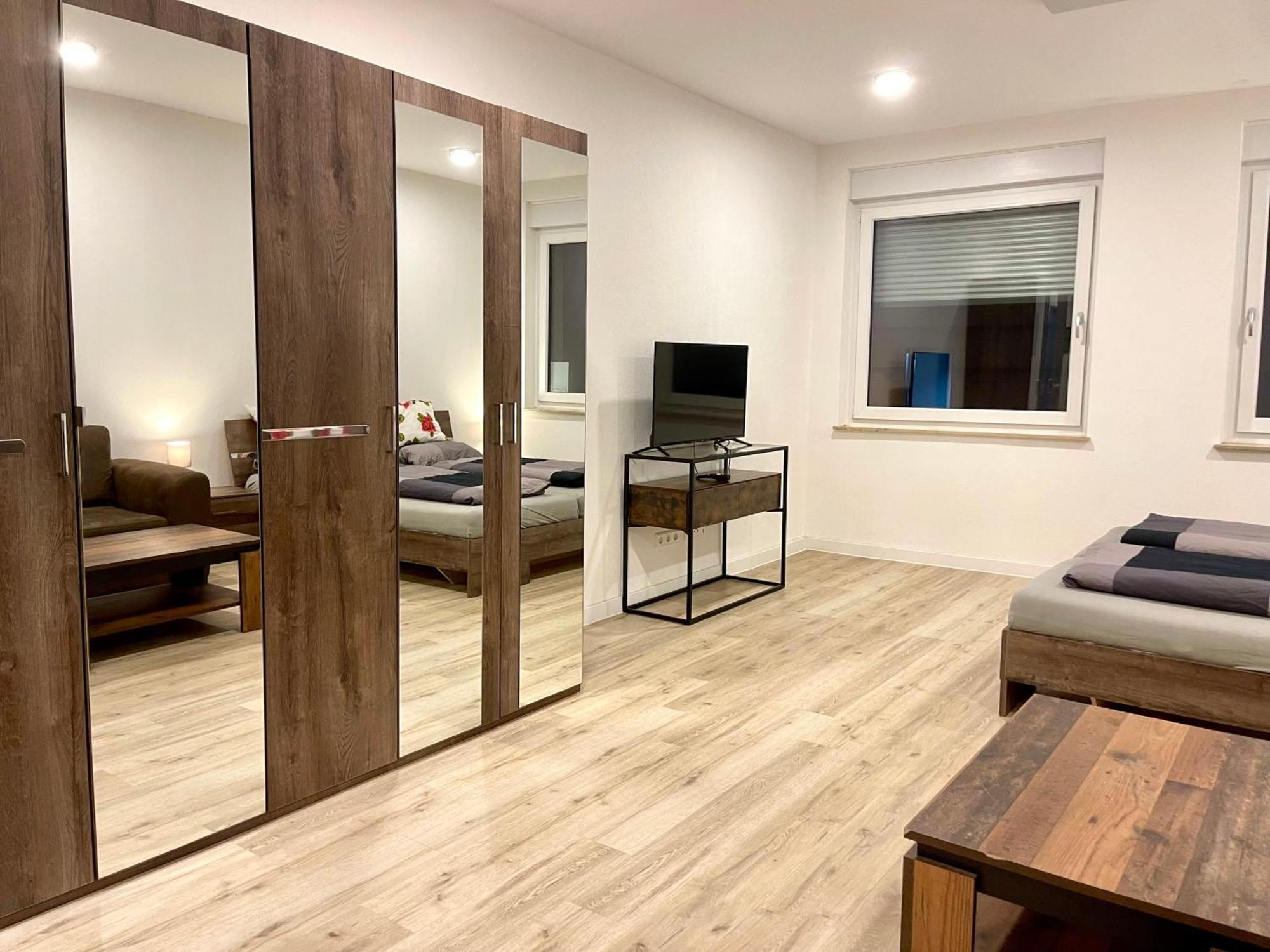 Neu Grosse Einzimmerwohnung Im Zentrum Goldstadt Pforzheim Schloessle Kültér fotó