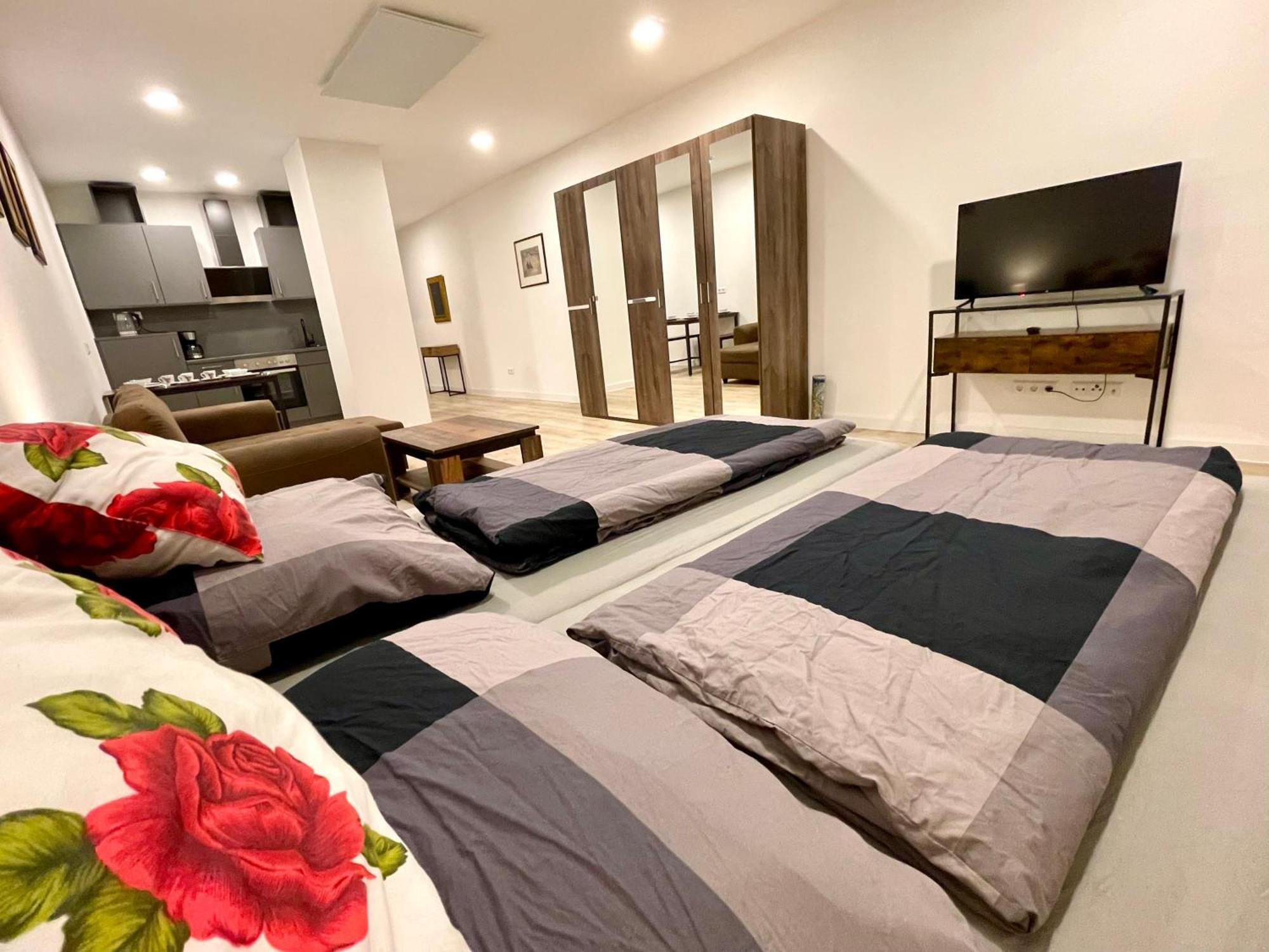 Neu Grosse Einzimmerwohnung Im Zentrum Goldstadt Pforzheim Schloessle Kültér fotó