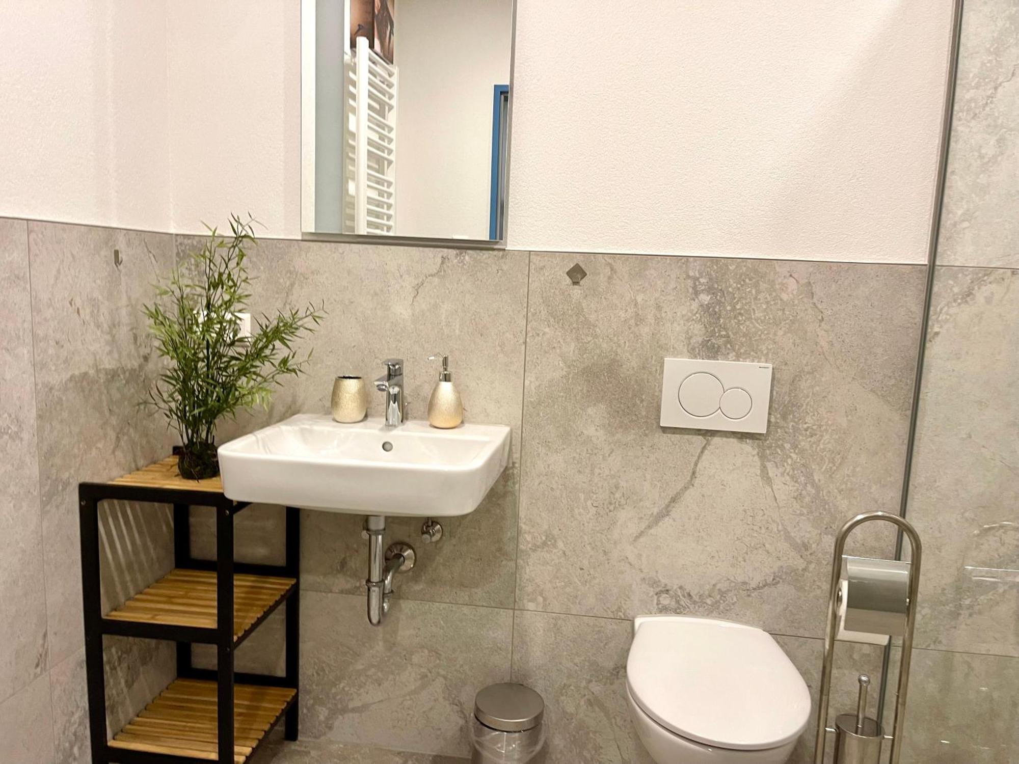 Neu Grosse Einzimmerwohnung Im Zentrum Goldstadt Pforzheim Schloessle Kültér fotó