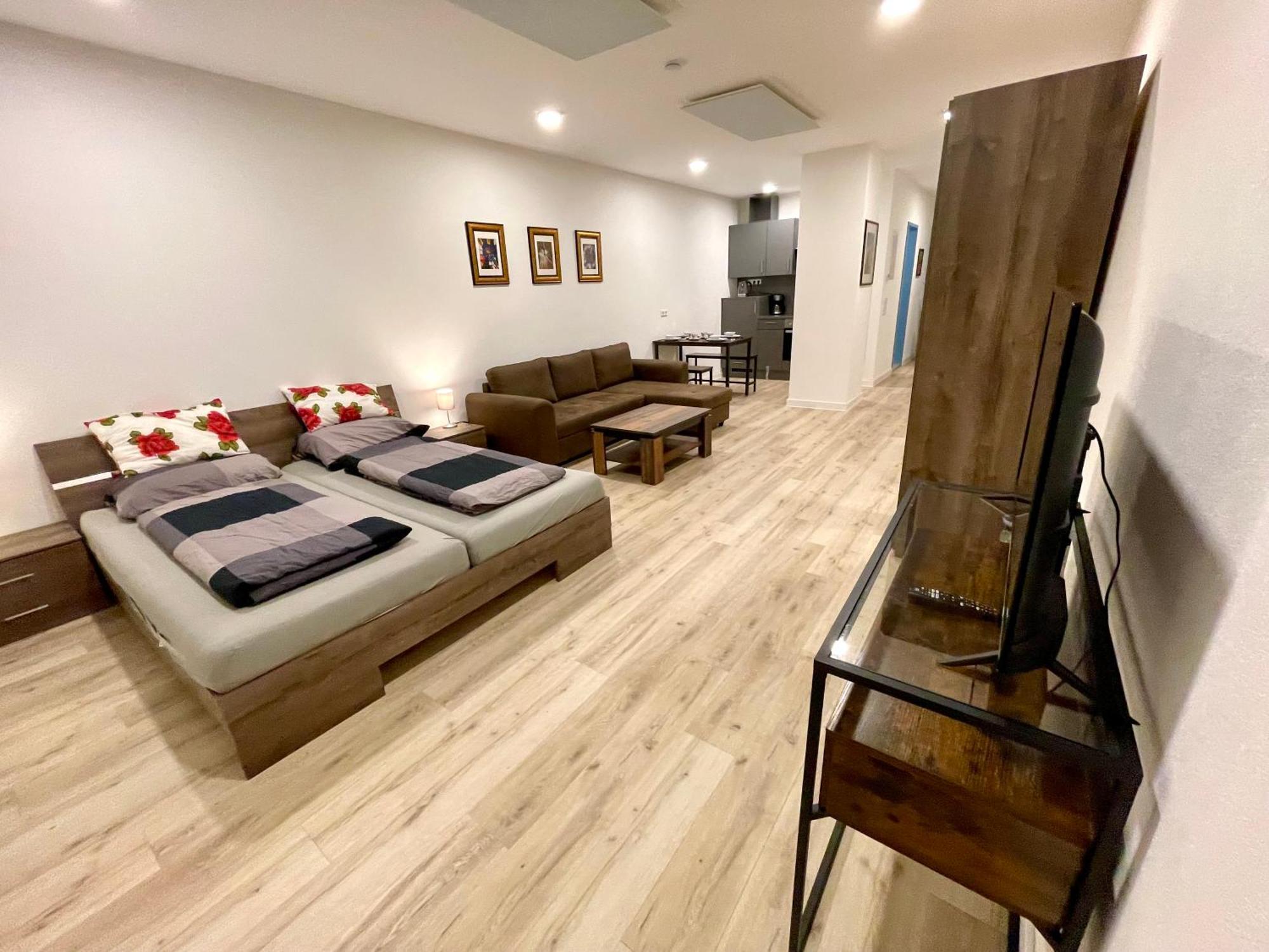 Neu Grosse Einzimmerwohnung Im Zentrum Goldstadt Pforzheim Schloessle Kültér fotó