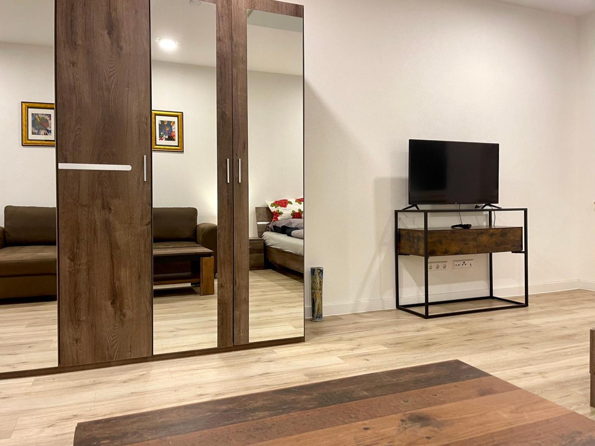 Neu Grosse Einzimmerwohnung Im Zentrum Goldstadt Pforzheim Schloessle Kültér fotó