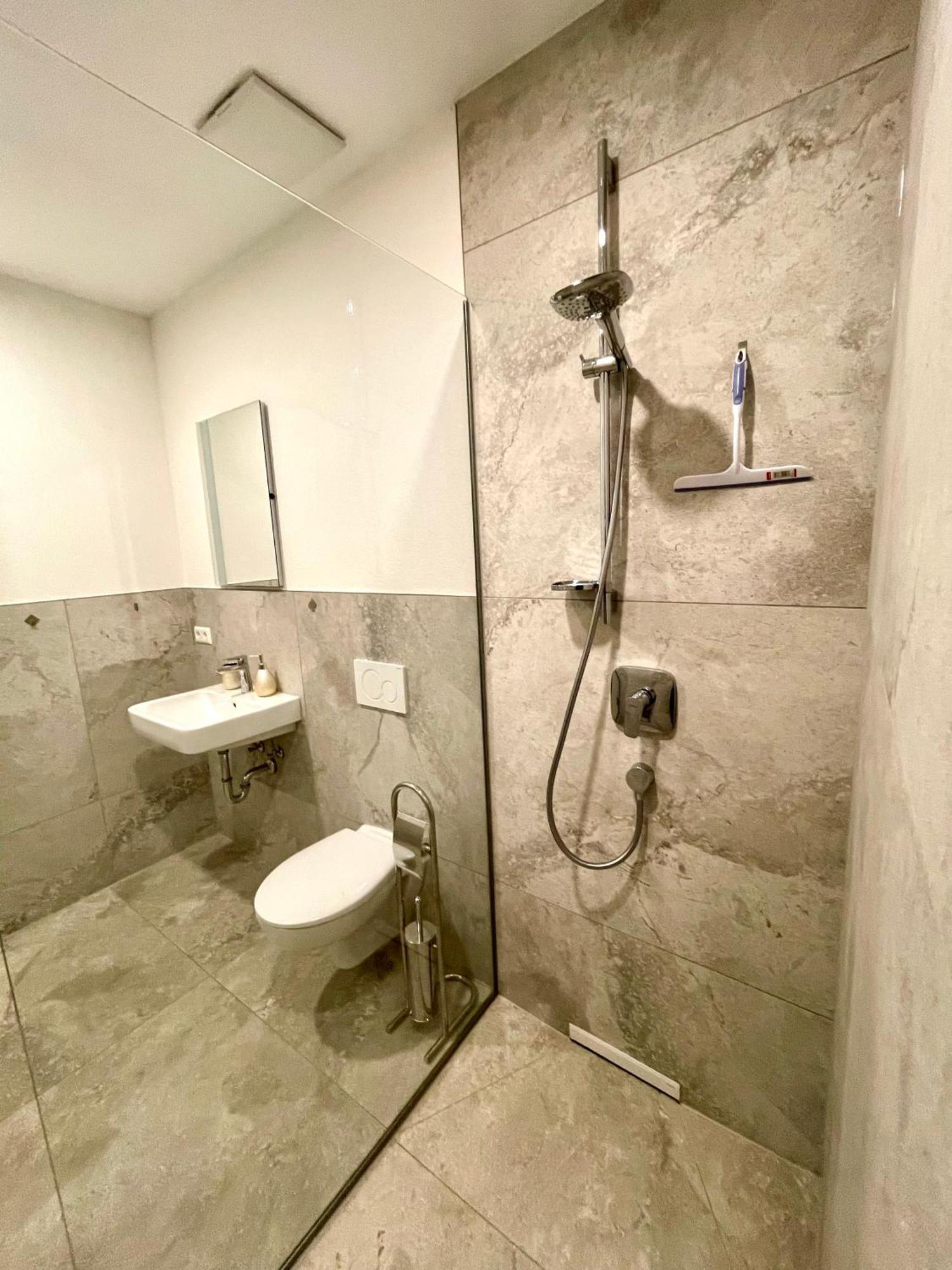 Neu Grosse Einzimmerwohnung Im Zentrum Goldstadt Pforzheim Schloessle Kültér fotó
